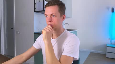 Max  online show from 03/10/25, 12:48