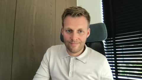 Snapshot of max_straight_1 chatting on 10/02/25, 10:55 Max take off clothes online show from 10/02/25, 10:55