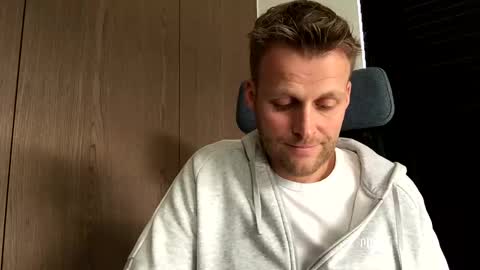 Max take off clothes online show from 12/19/25, 01:18