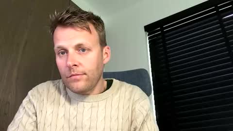 Max take off clothes online show from 04/21/26, 07:47