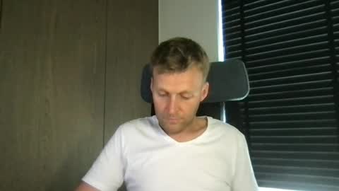 Snapshot of max_straight_1 chatting on 06/19/26, 08:18 Max take off clothes online show from 06/19/26, 08:18