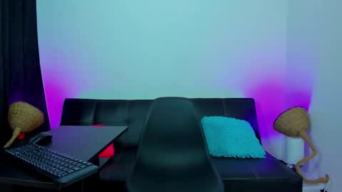 MAX     online show from 11/09/25, 06:17