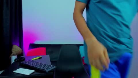 MAX     online show from 02/15/26, 07:49