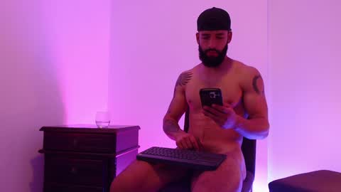 max_xl_ online show from 01/28/25, 06:39