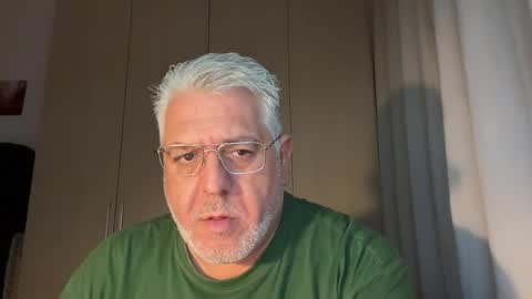 Snapshot of maxbillo chatting on 06/28/26, 10:49 maxbillo online show from 06/28/26, 10:49