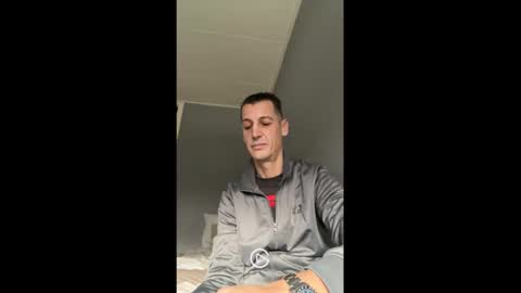 Snapshot of maxbose666 chatting on 12/23/24, 01:03 Max online show from 12/23/24, 01:03