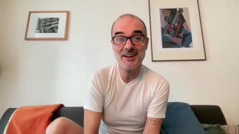 Snapshot of maxbow chatting on 02/12/26, 12:00 Max Mikado online show from 02/12/26, 12:00