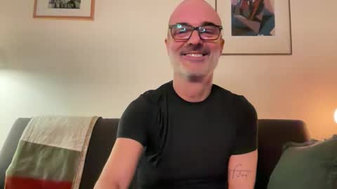 Snapshot of maxbow chatting on 02/17/26, 08:37 Max Mikado online show from 02/17/26, 08:37