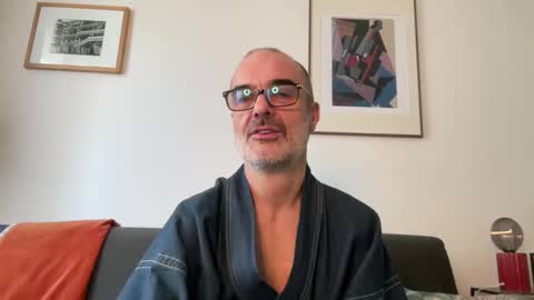 Snapshot of maxbow chatting on 03/03/26, 12:55 Max Mikado online show from 03/03/26, 12:55