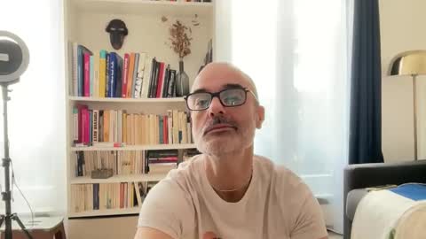 Snapshot of maxbow chatting on 03/23/26, 01:26 Max Mikado online show from 03/23/26, 01:26