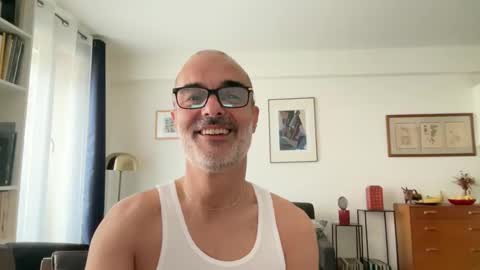 Snapshot of maxbow chatting on 05/11/26, 12:55 Max Mikado online show from 05/11/26, 12:55