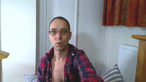 Max Davies online show from 02/06/26, 01:03