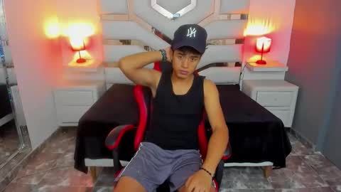 Snapshot of maxevanns chatting on 11/04/25, 07:46 Max online show from 11/04/25, 07:46