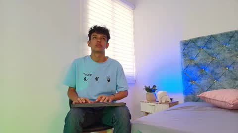 M A X F R O S T   online show from 12/21/25, 07:10