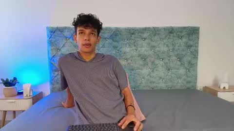 M A X F R O S T   online show from 12/22/25, 07:11