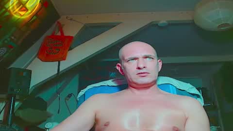 Snapshot of maxhardcore77 chatting on 11/07/25, 12:32 maxhardcore77 online show from 11/07/25, 12:32