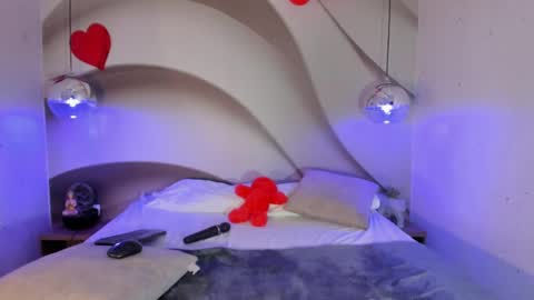 maxim online show from 02/18/25, 06:04