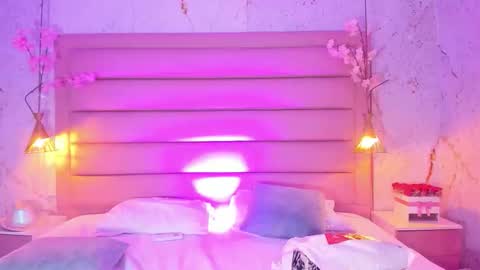 maxim online show from 09/23/25, 02:36