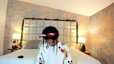 maxim online show from 12/21/25, 03:13