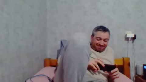 Snapshot of maximefrxx chatting on 12/17/24, 07:59 Maxime online show from 12/17/24, 07:59