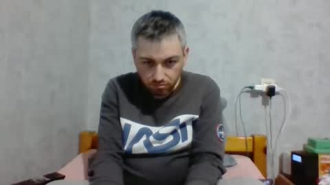 Snapshot of maximefrxx chatting on 02/18/25, 08:36 Maxime online show from 02/18/25, 08:36