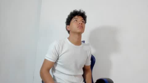 Snapshot of maximiliano_kh4lil chatting on 07/06/26, 12:13 Maximiliano online show from 07/06/26, 12:13