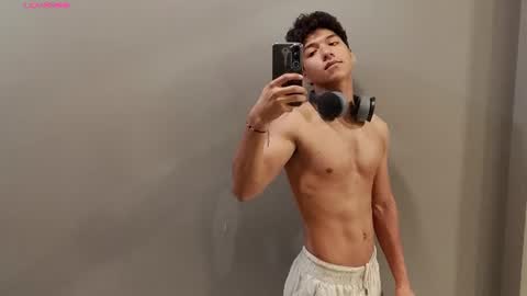Snapshot of maximiliano_kh4lil chatting on 07/11/26, 11:57 Maximiliano online show from 07/11/26, 11:57