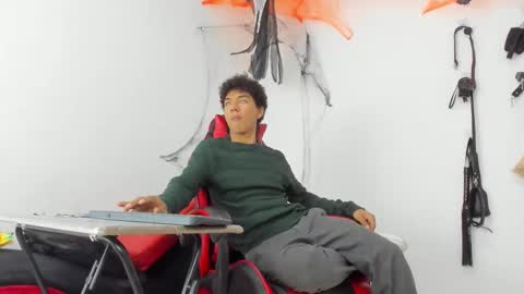 Maximiliano online show from 11/04/25, 07:57