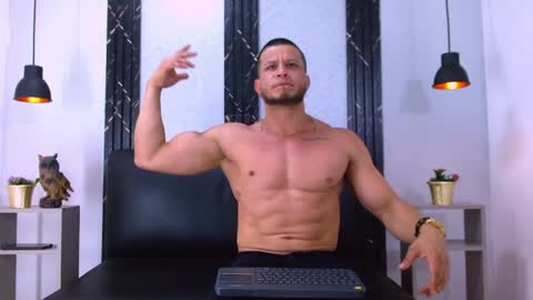 Snapshot of maximiliano_stronge chatting on 05/25/26, 06:47 Maximiliano online show from 05/25/26, 06:47