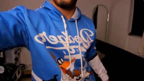 Snapshot of maximo004 chatting on 11/19/25, 03:06 Maximo online show from 11/19/25, 03:06