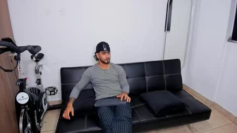 Snapshot of maximo004 chatting on 11/24/25, 02:44 Maximo online show from 11/24/25, 02:44