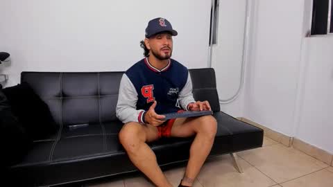 Snapshot of maximo004 chatting on 11/28/25, 03:31 Maximo online show from 11/28/25, 03:31