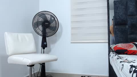 Snapshot of maximo_sebastian chatting on 12/23/24, 01:40 Maximo Sebastian online show from 12/23/24, 01:40