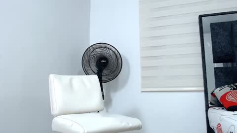 Snapshot of maximo_sebastian chatting on 01/06/25, 03:20 Maximo Sebastian online show from 01/06/25, 03:20