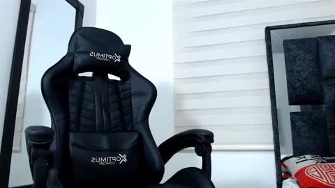 Snapshot of maximo_sebastian chatting on 02/10/25, 01:57 Maximo Sebastian online show from 02/10/25, 01:57