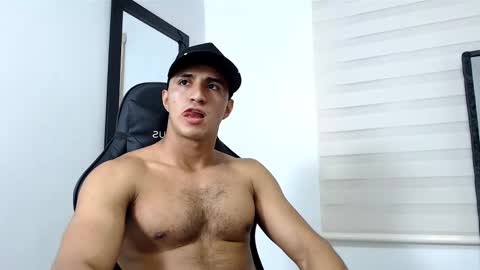 Snapshot of maximo_sebastian chatting on 02/14/25, 01:56 Maximo Sebastian online show from 02/14/25, 01:56