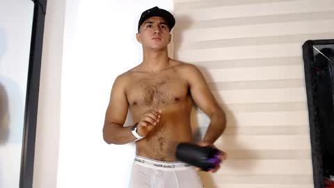 Snapshot of maximo_sebastian chatting on 05/18/26, 01:56 Maximo Sebastian online show from 05/18/26, 01:56