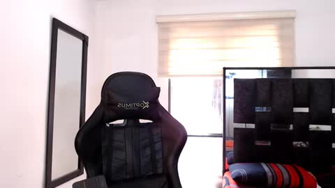 Snapshot of maximo_sebastian chatting on 05/27/26, 06:16 Maximo Sebastian online show from 05/27/26, 06:16