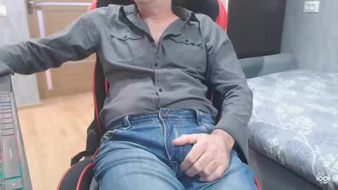 maximus3334 online show from 11/07/25, 11:32