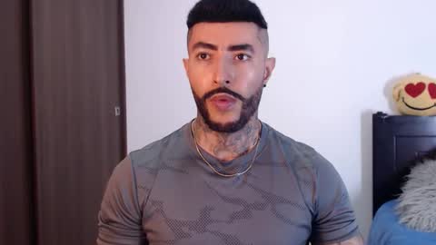 Independent Model online show from 01/10/25, 02:46