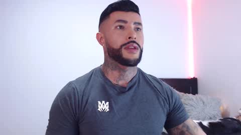 Independent Model online show from 10/12/25, 03:27