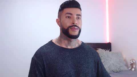 Independent Model online show from 10/25/25, 03:58