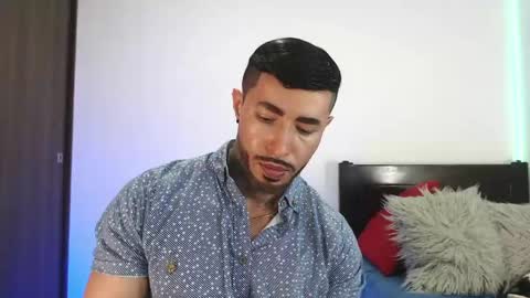 Independent Model online show from 04/17/26, 03:42