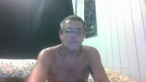 Snapshot of maximus_oreally chatting on 12/31/24, 07:31 Max online show from 12/31/24, 07:31
