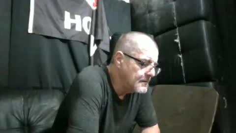 Max online show from 12/23/25, 01:14