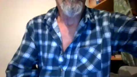 Snapshot of maximus_oreally chatting on 04/28/26, 02:27 Max online show from 04/28/26, 02:27
