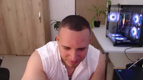 Snapshot of maximussantorini chatting on 04/13/26, 02:06 maximus online show from 04/13/26, 02:06