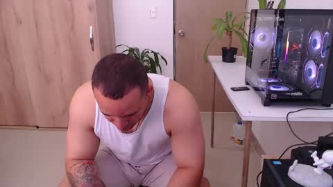 Snapshot of maximussantorini chatting on 04/21/26, 01:17 maximus online show from 04/21/26, 01:17