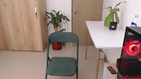 Snapshot of maximussantorini chatting on 05/08/26, 02:39 maximus online show from 05/08/26, 02:39
