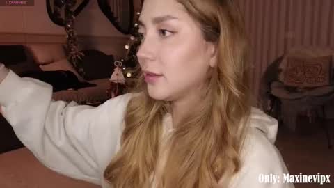 Maxine online show from 12/19/25, 01:12